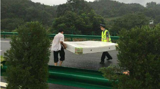 搬運床墊的方法