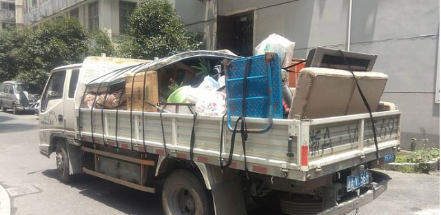 搬家裝車盡量不要超高、超寬裝載